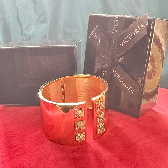 Victoria's Secret Gold Cuff Scandalous Rhinestone Hinged Size 6 - Picture 5 of 11